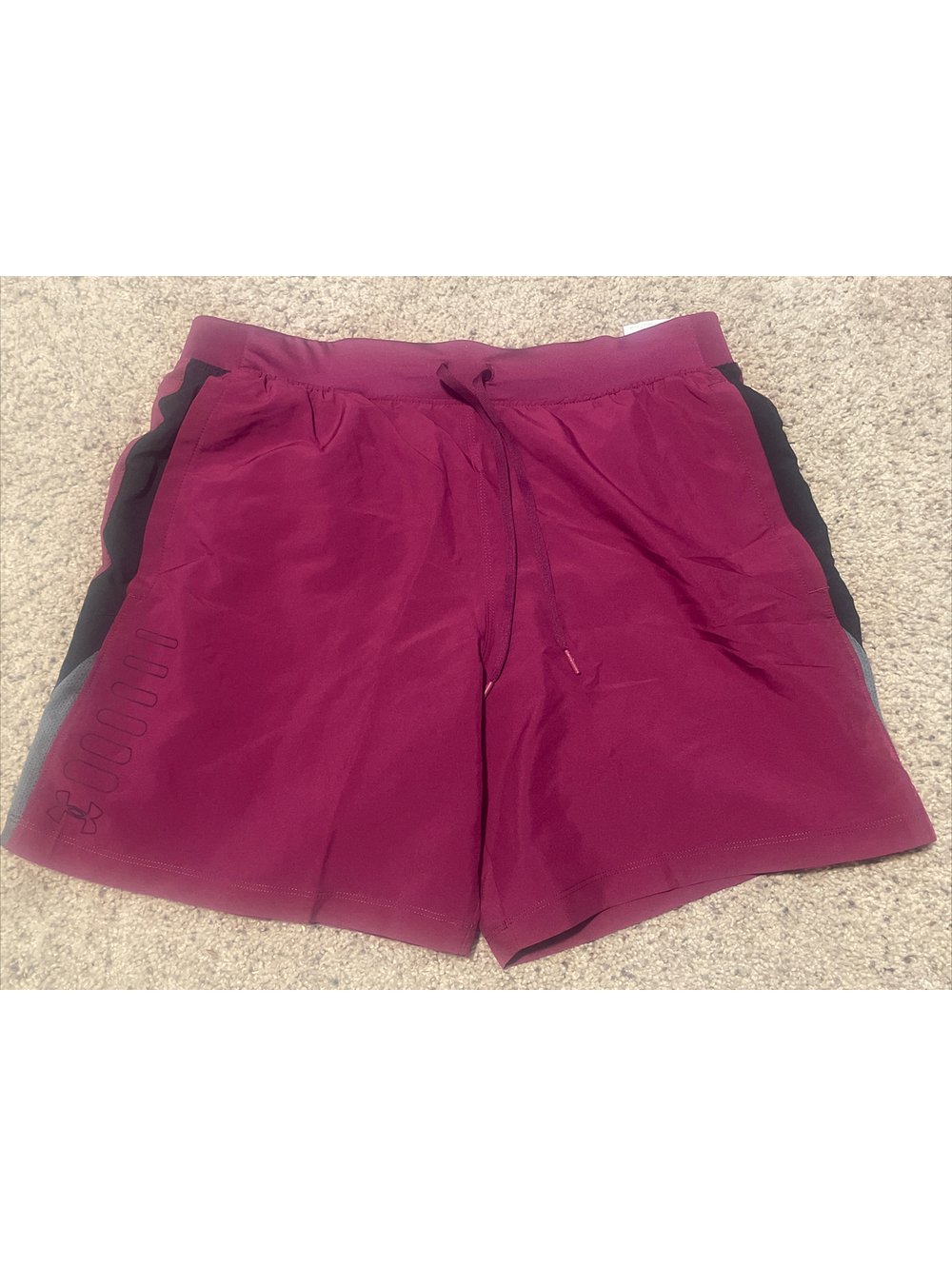 under armour mens running shorts Maroon Large. MSRP $54.99. 🔥🔥 B56